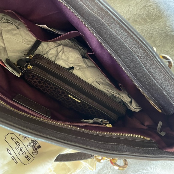 ✅Authentic ✅ New Coach canvas mahogany large handbag - Picture 9 of 9